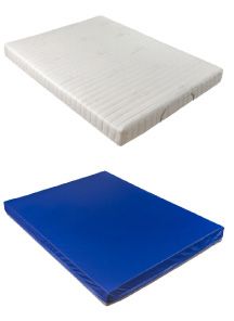 Top: Natural Bamboo mattress cover<br />
Bottom: Stretch Vinyl mattress cover