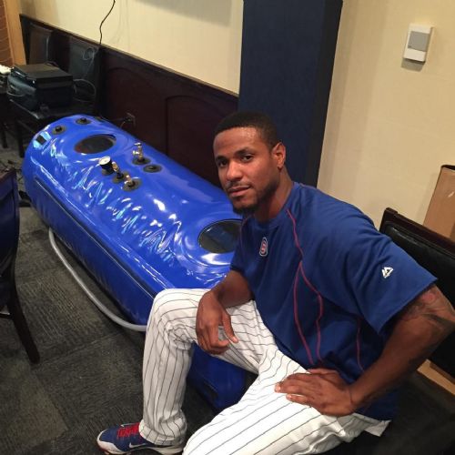 Baseball player Edwin Jackson with hyperbaric chamber from Newtowne Hyperbarics. (Chambers are no longer available in blue; they are white.)
