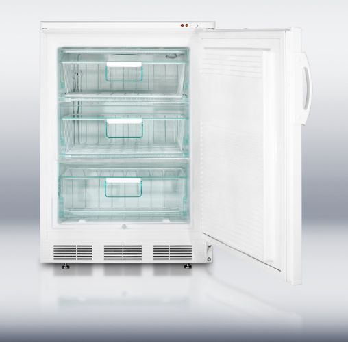 Equipped with three pull-out basket drawers, allowing you to arrange stored items according to their particular categories