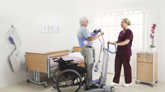 An optional integrated scale weighs patients while they are on the lift
