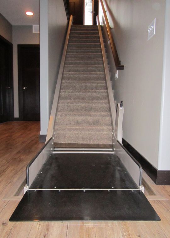 Can be installed on tall staircases