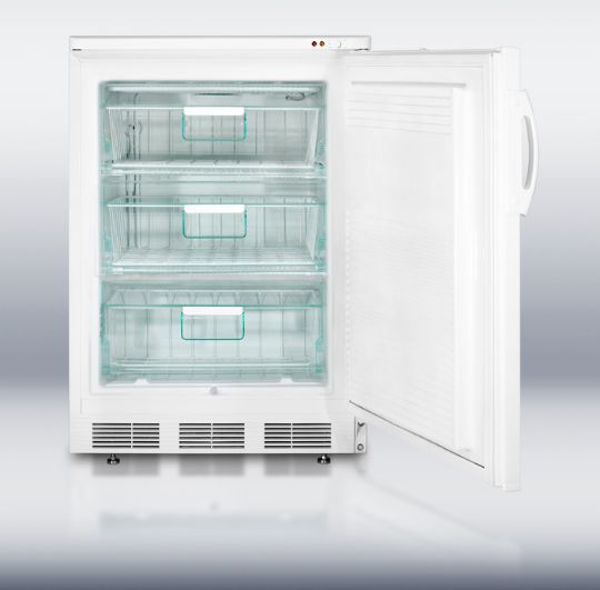 Equipped with three pull-out basket drawers, allowing you to arrange stored items according to their particular categories