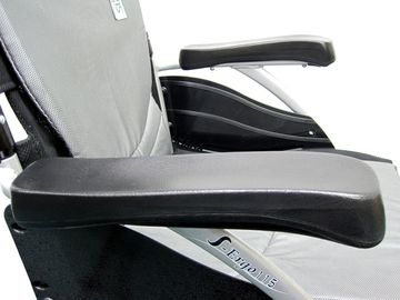 Fixed armrest have wider concave armpads.