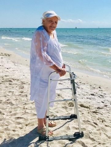 Makes it possible to use a walker on sand without sinking.