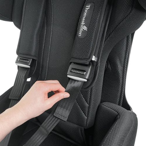 Its 5-point harness ￿ soft shoulder pads provide additional support and a good sitting position during the ride
