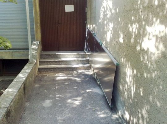 Once done using the ramp, you may either fold it or let it stand in the corner