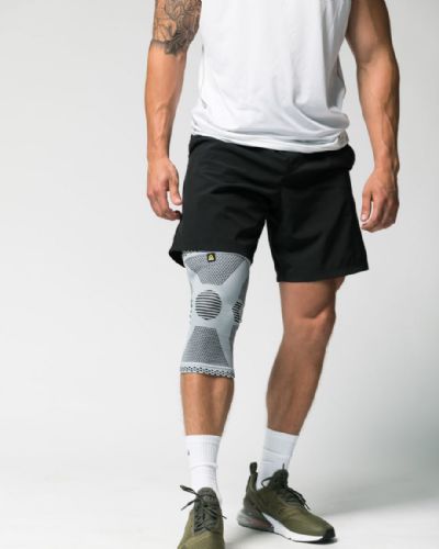 The lightweight design of the sleeve allows it to provide protection without sacrificing mobility. 
