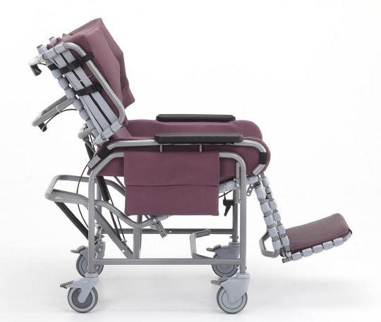 A posterior seat tilt of up to 25 degrees helps improve posture and prevent falls from occurring. 