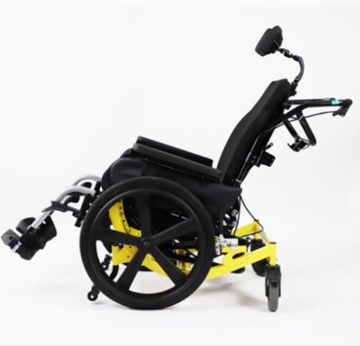 Front pivot tilt ensures a stable and comfortable position during self-propulsion
