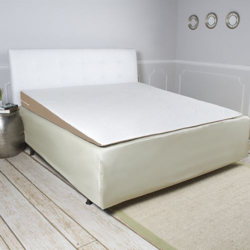 Full size mattress topper gives incline
