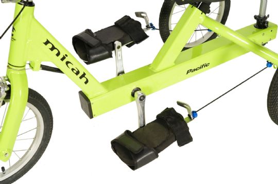 This is a fixed drive cycle (pedals turn whenever the cycle is on motion)