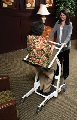 Once the patient has pulled themselves up, the swing away seats can be adjusted to create a comfortable seated transfer