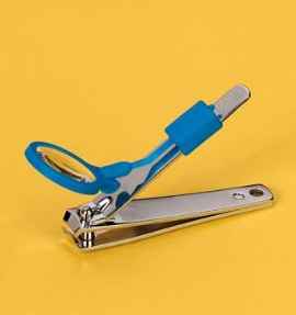 Save on CareOne Deluxe Fingernail Clippers with File Order Online Delivery