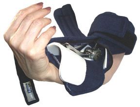 The splint cover is made of durable terrycloth that absorbs moisture and prevents skin maceration.