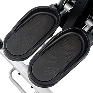 CS800 Stepper Machine view of the padded foot pedals 