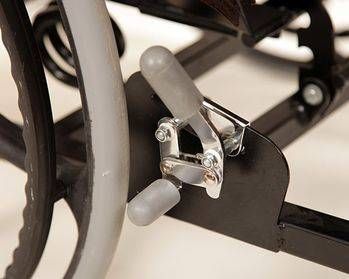 Always engage the chair's wheel brakes when using the tilt or rocking operation.