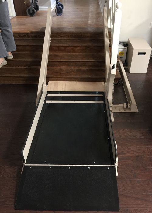 Can be installed on short staircases