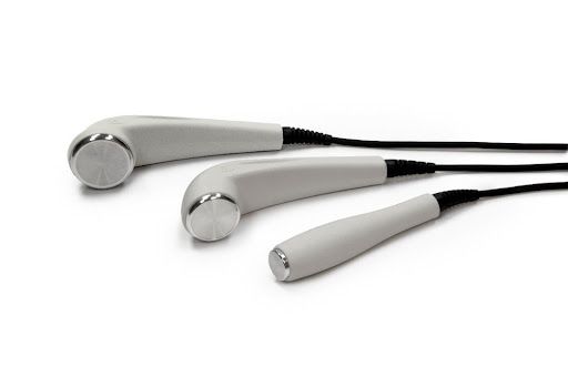 Three interchangeable ultrasound applicators, all purchased separately (2,5, and 10 cm)