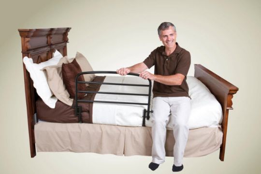 Adjustable Safety Bed Rail with Padded Organizer Pouch for Elderly