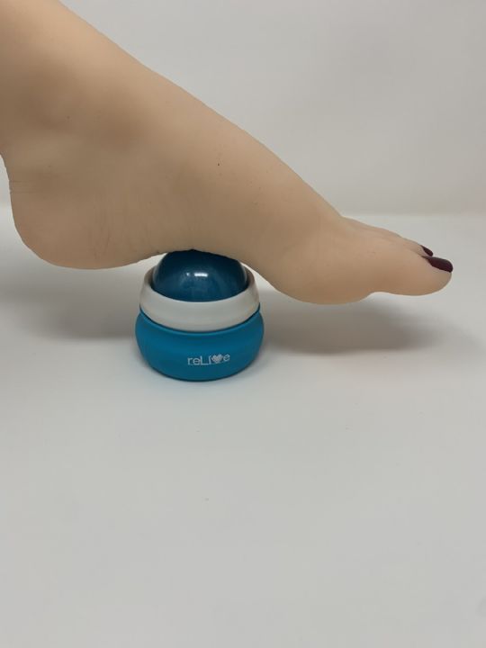 Ergonomic grip that makes it easy to use on feet and hands