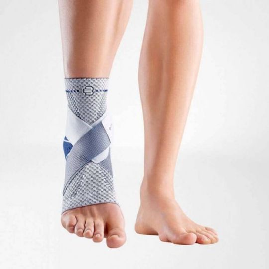 Elastic ankle support with open heel and stabilizing straps