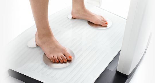 Patients can comfortably stand on the weighing platform with bare feet