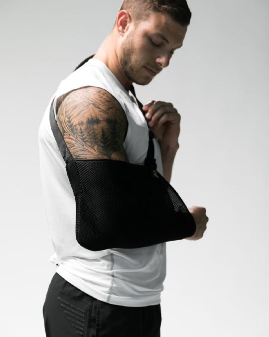 Breathable and easy to apply shoulder sling by Aryse