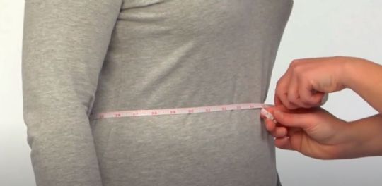 Measure waist circumference to find the correct belt length