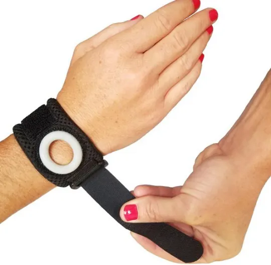 Easily adjust pressure and fasten with one hand using Velcro strap