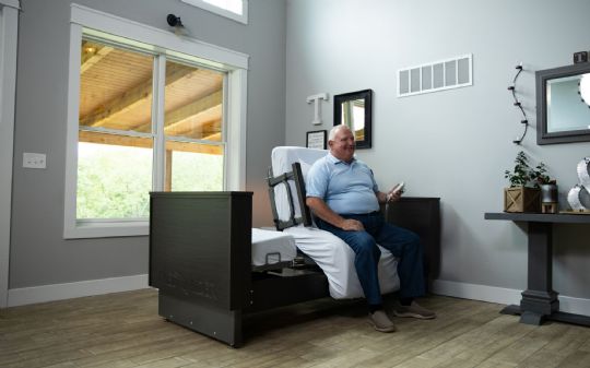 Safely lifts patients from sitting and laying positions for a safe and quick entrance or exit