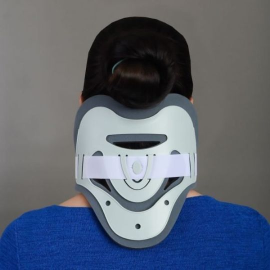 Comfortable one-size-fits-all cervical collar