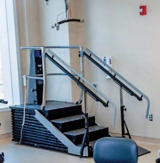 Dynamic Stair Trainer Electronically Elevating Steps