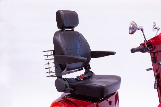 Seat with flip-up arms