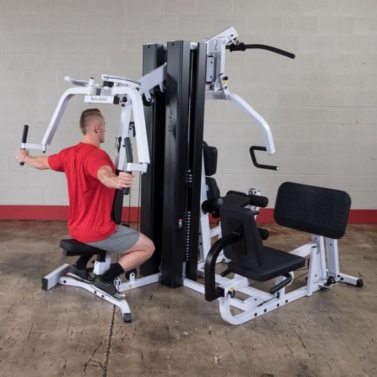 Structurally and biomechanically designed for maximum chest, back and shoulder concentration.