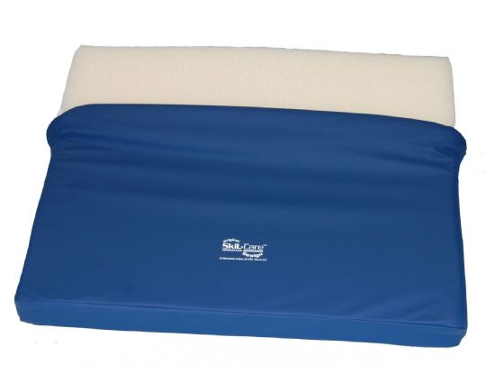 The reticulated foam cushion has large pores that allow the cushion to dry easily and quickly.