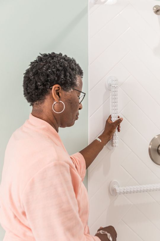 Helps elevate independent mobility when entering and exiting the shower