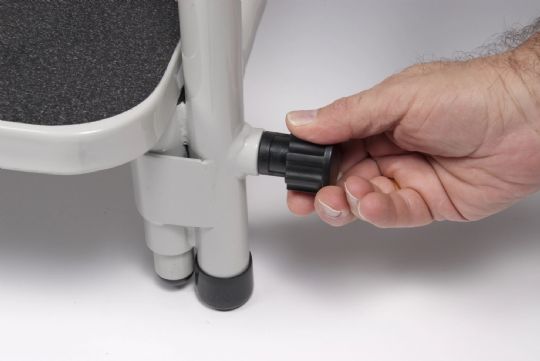 Easily adjust footrest as needed 