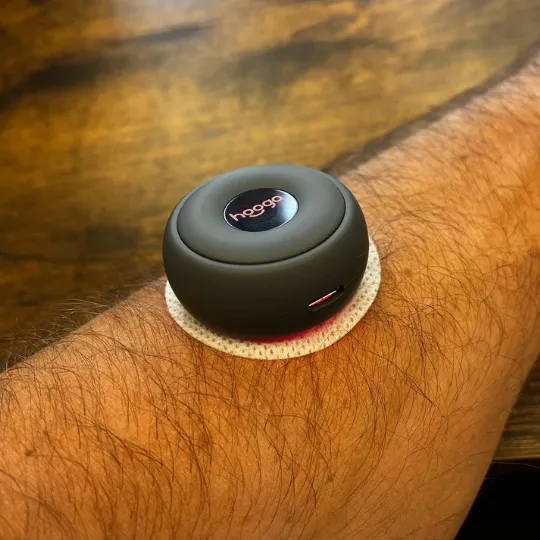 Hooga Red Light Therapy Dot Wearable Device for Pain and Skin Treatment