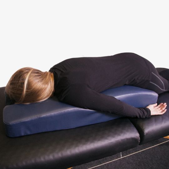 The Curve Orthopedic Cushion assists in placing the spine in the proper alignment
