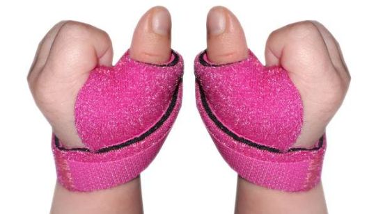 View of both left & right splints in the pink color option 