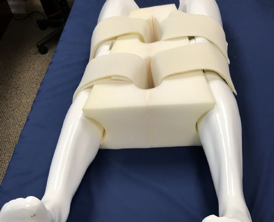 DeRoyal Hip Abduction Pillow Positioner