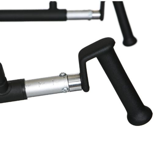 Handles with adjustable grips