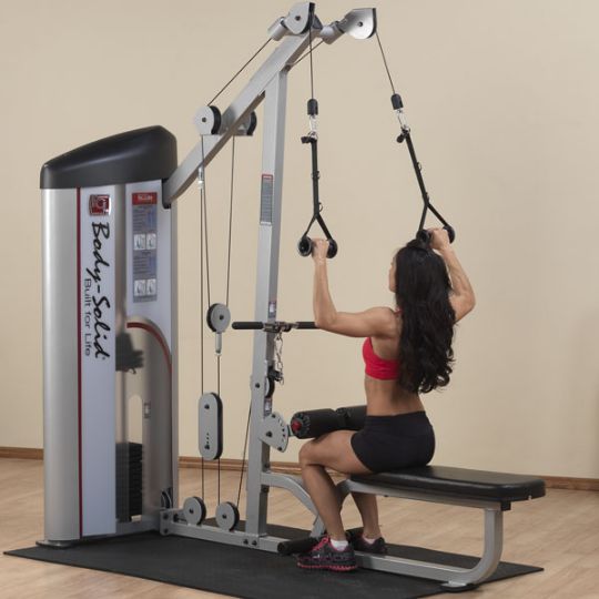 Develop symmetrical strength with lat pull down movements. 