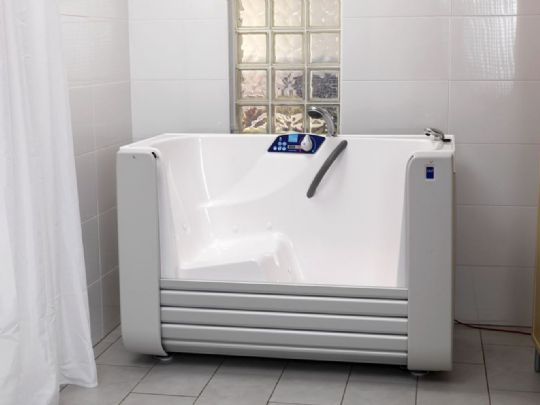 Features a wide opening and greater access that smooths transitions in and out of the bath