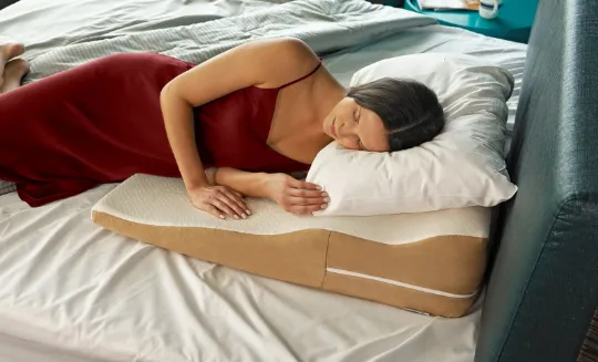 Contoured Memory Foam Knee Pillow for Side Sleepers by Vive Health