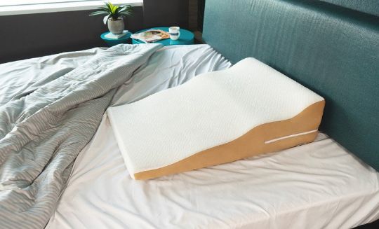 Wavy contoured pillow on bed
