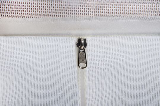 Close up view of the zipper 