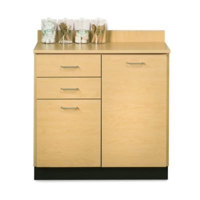 Base Cabinet with 2 Doors and 2 Drawers in Maple
