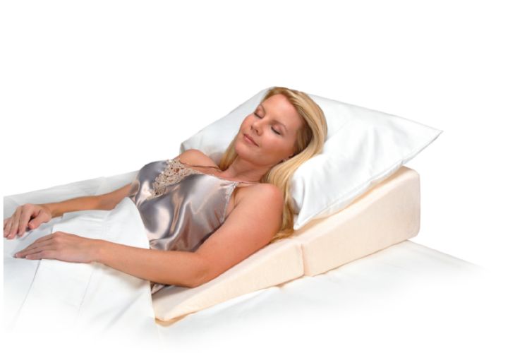 Рефлюкса купить. Подушка Bed Wedge. Клиновидная подушка Аскона. Наклонный матрас для кровати. Ортопедический матрас с наклоном.