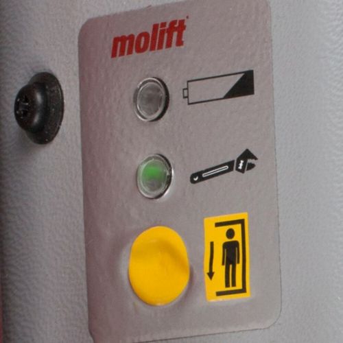 This lift features an integrated battery indicator that provides audio and visual notification. 